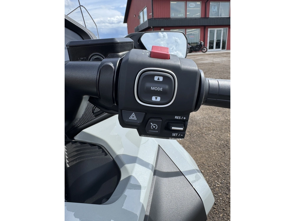 2026 Honda Gold Wing Tour alt