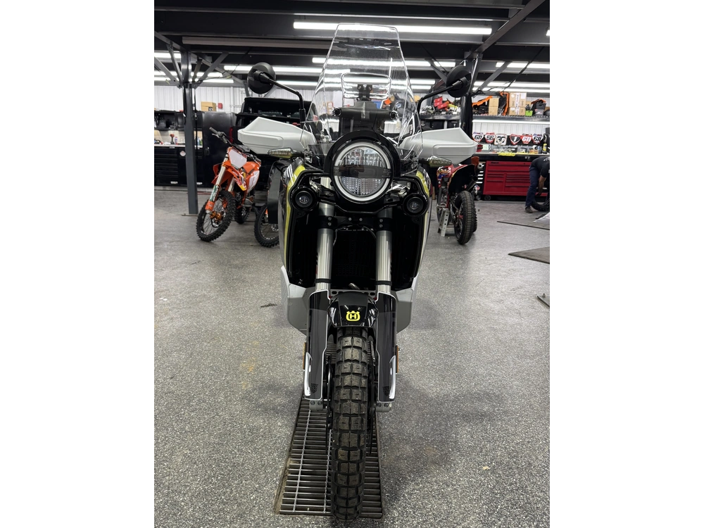 Husqvarna Norden 901 Expeditio 2025 alt