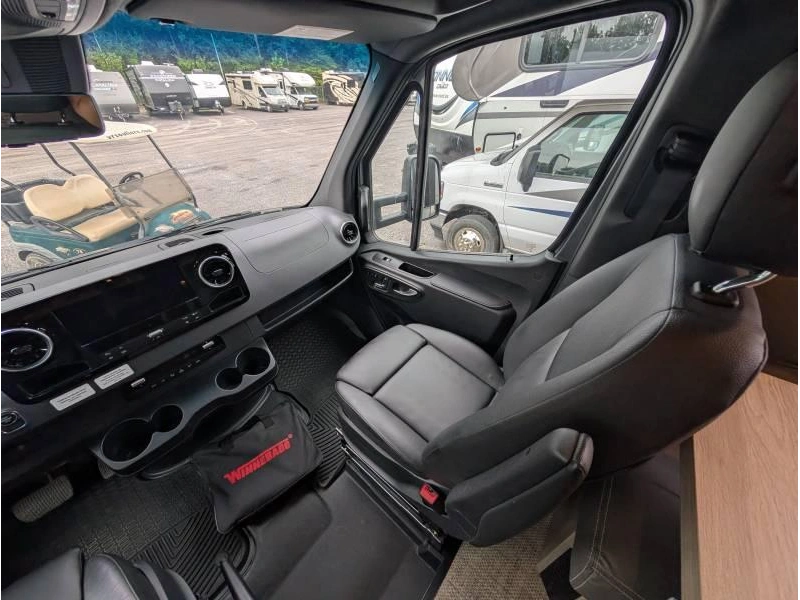 Winnebago Ekko 23b 2025 alt