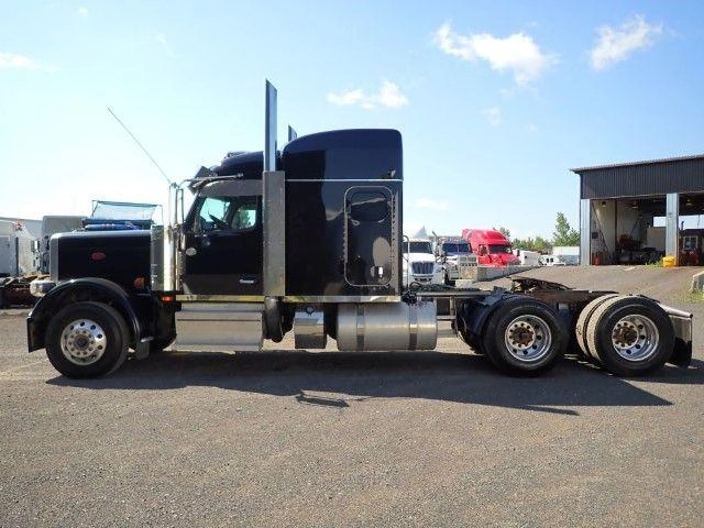 Peterbilt 589 2025