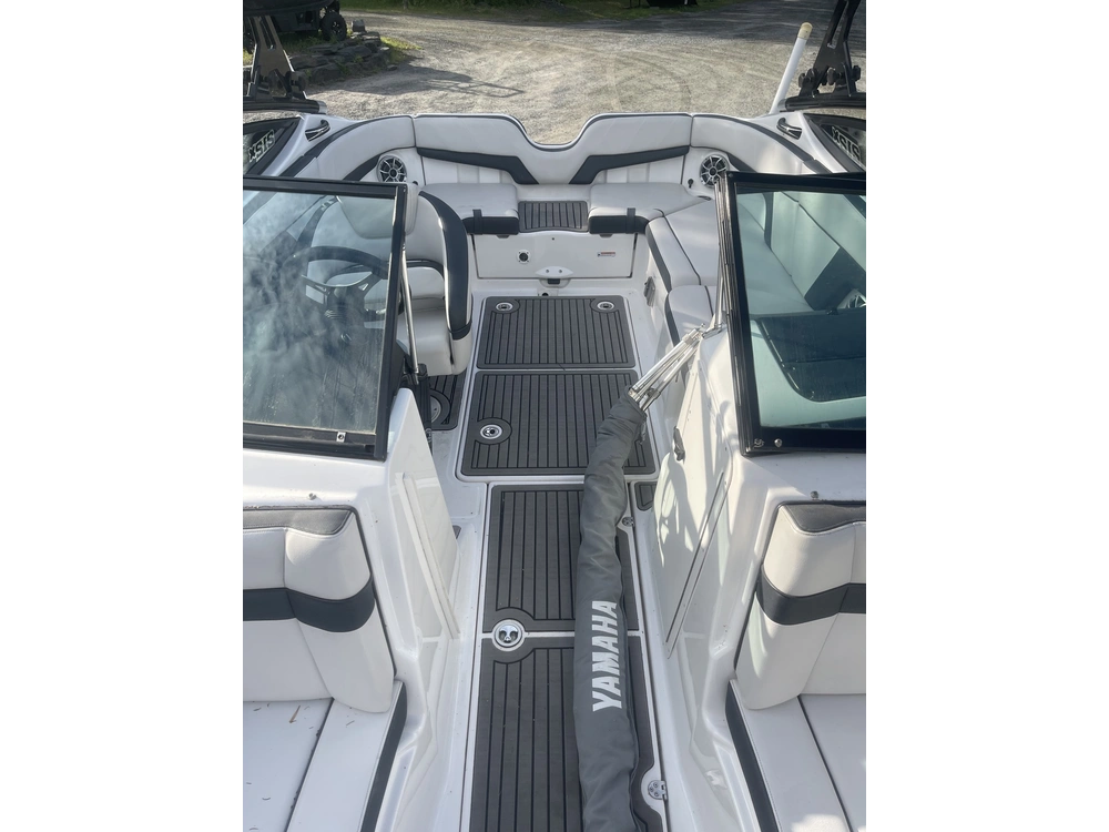2014 Yamaha 212x alt