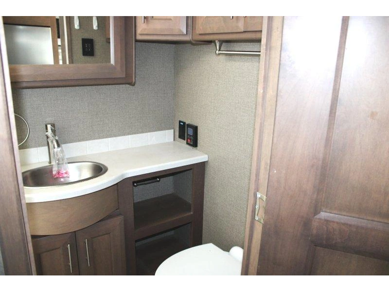 Thor Motor Coach Miramar 35.2 2022 alt