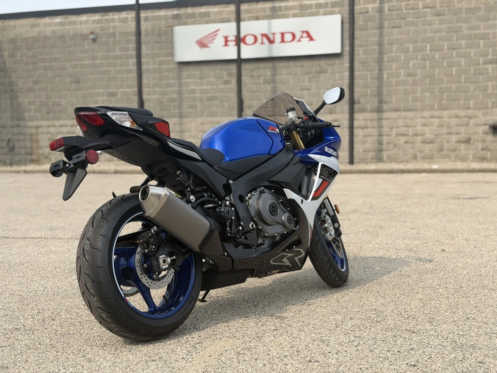 2027 Suzuki Gsx-r750z alt