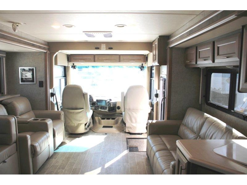 Thor Motor Coach Miramar 35.2 2022 alt