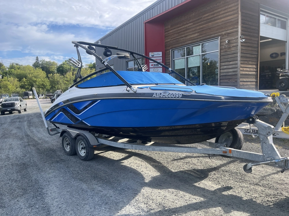 2014 Yamaha 212x alt