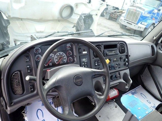 Freightliner M2-106 2013