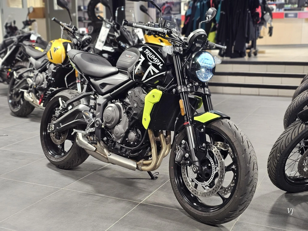 2024 Triumph Trident 660 alt