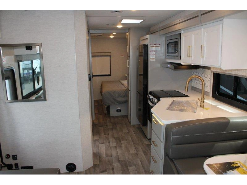 Thor Motor Coach Resonate 30c 2026 alt