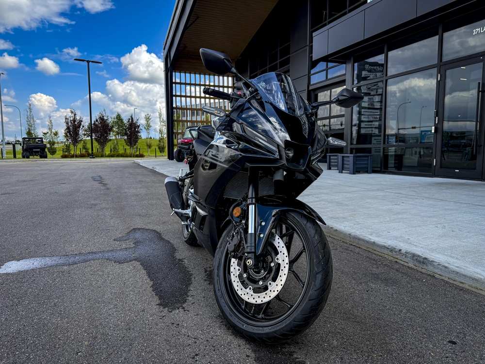 2026 Yamaha R3 alt