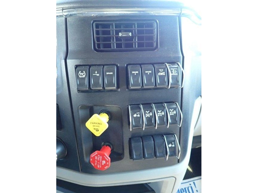 Peterbilt 589 2025