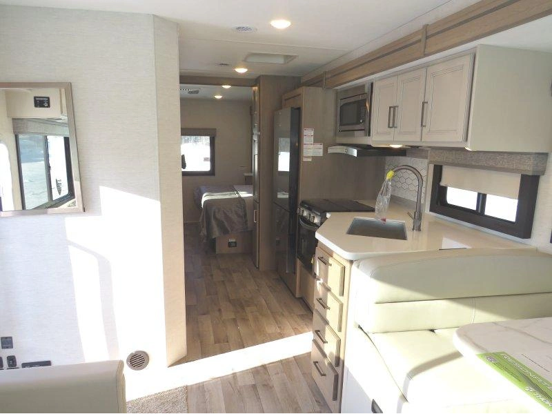 Thor Motor Coach Resonate 30c 2026 alt