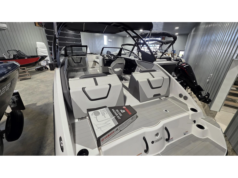 2026 Yamaha Ar 220 alt