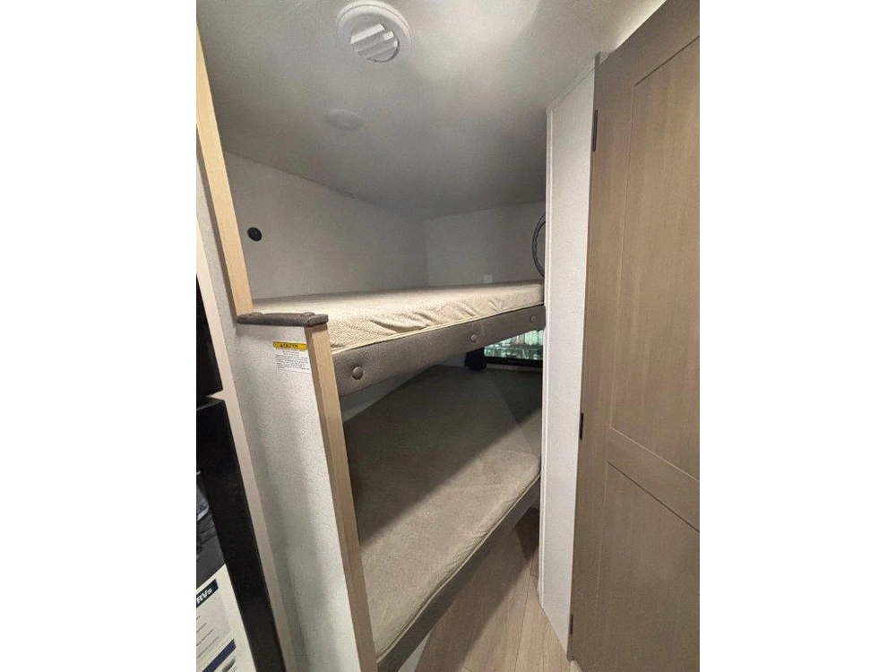 Jayco Jay Flight 245bhs 2027 alt