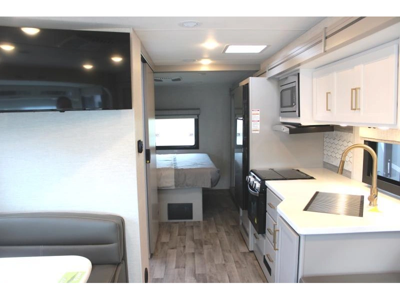 Thor Motor Coach Resonate 29d 2026 alt