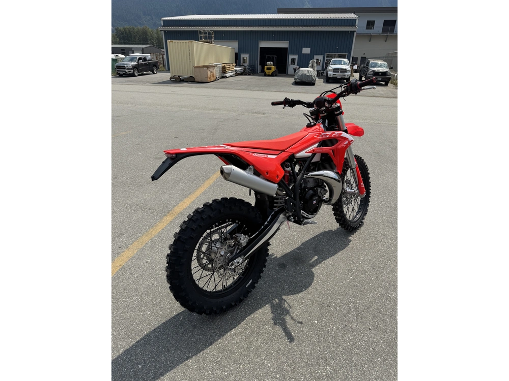 2027 Beta Xtrainer 300 *$94 Bi-weekly* alt