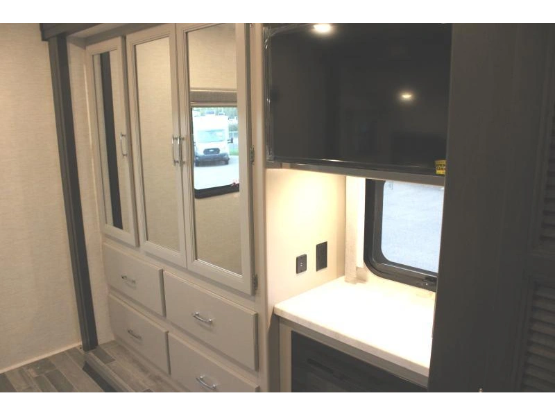 2025 Thor Motor Coach Indigo Dd35 alt
