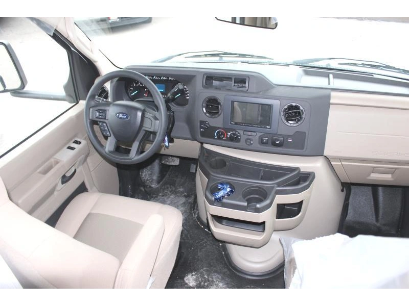 Thor Motor Coach Four Winds 19z 2026 alt