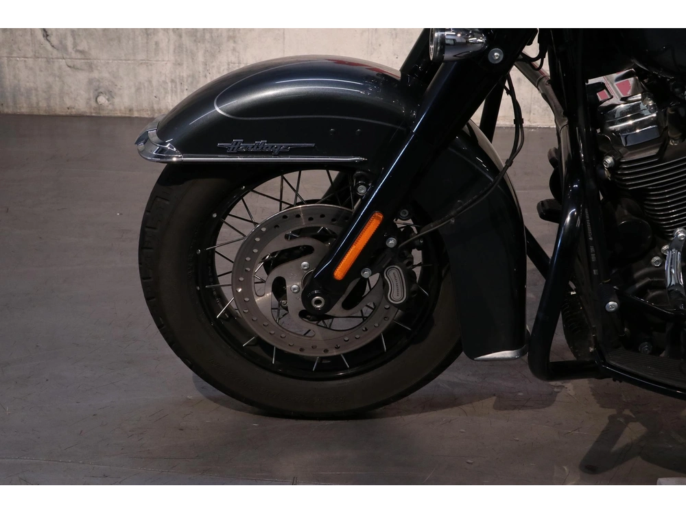 2025 Harley-davidson Softail Heritage Classic (flhc) alt