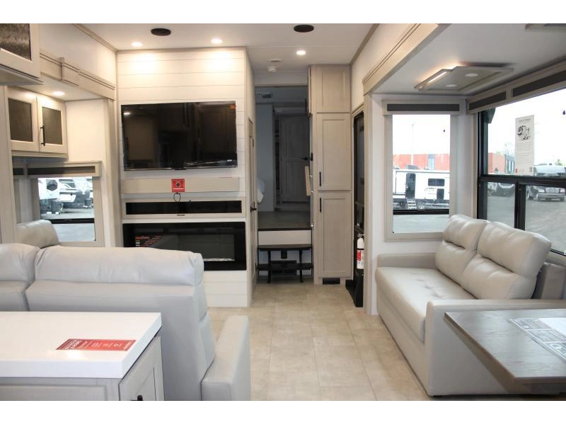 Grand Design Solitude 417kb 2026 alt