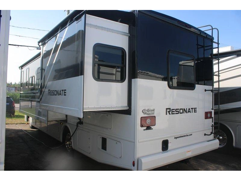 Thor Motor Coach Resonate 30c 2026 alt