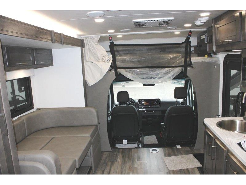Entegra Coach Qwest 24l 2026 alt