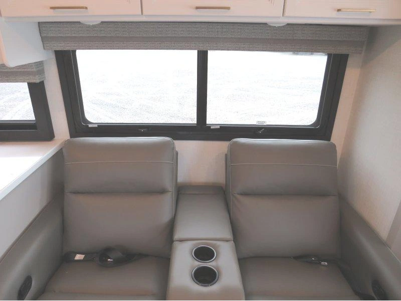 2026 Thor Motor Coach Hurricane 29l alt