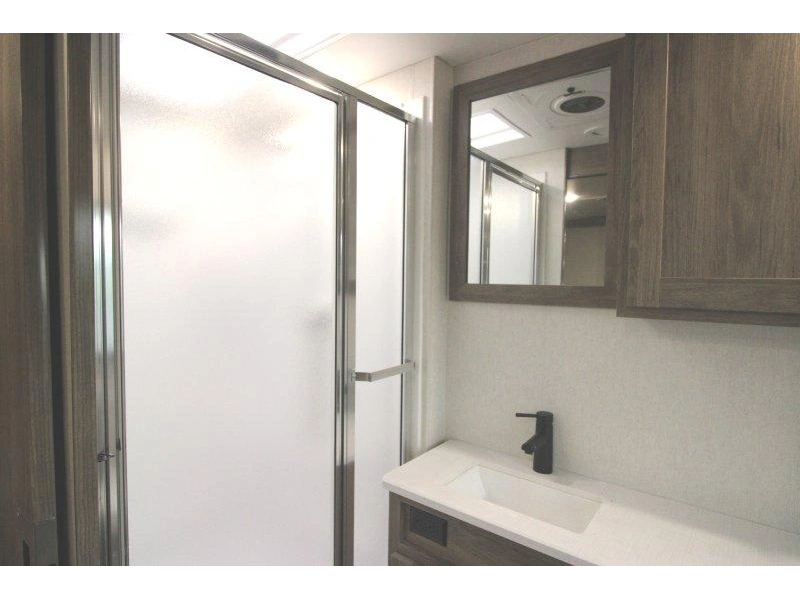 2024 Winnebago Sunstar 33k alt