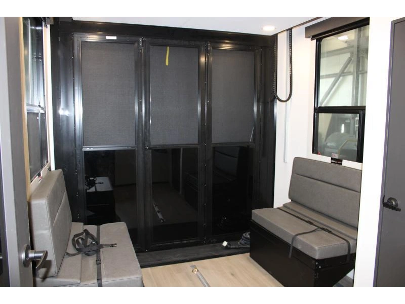 Grand Design Momentum 344m 2026 alt