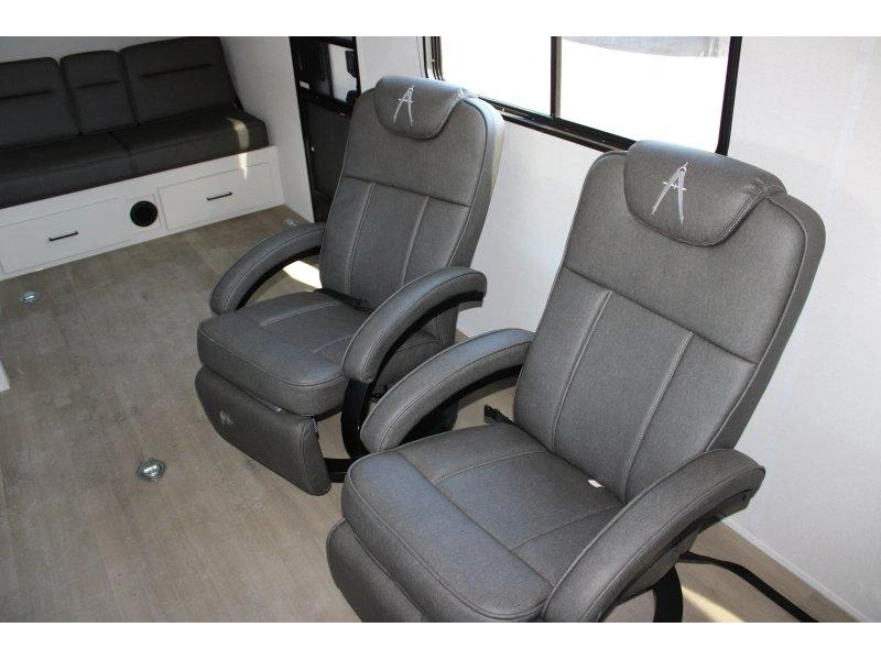 Grand Design Momentum 22mav 2026 alt