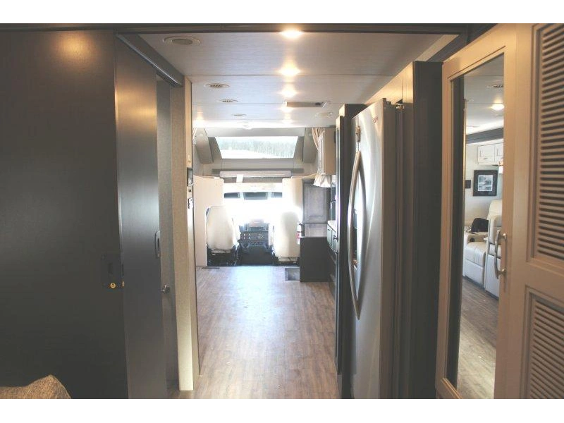 Thor Motor Coach Inception 38dx 2026 alt