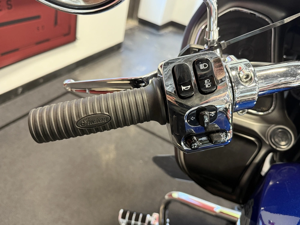2020 Indian Motorcycle Challenger Limited alt
