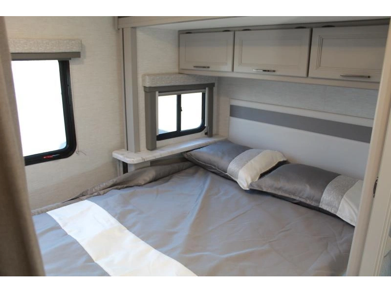 Thor Motor Coach Four Winds 24f 2025 alt