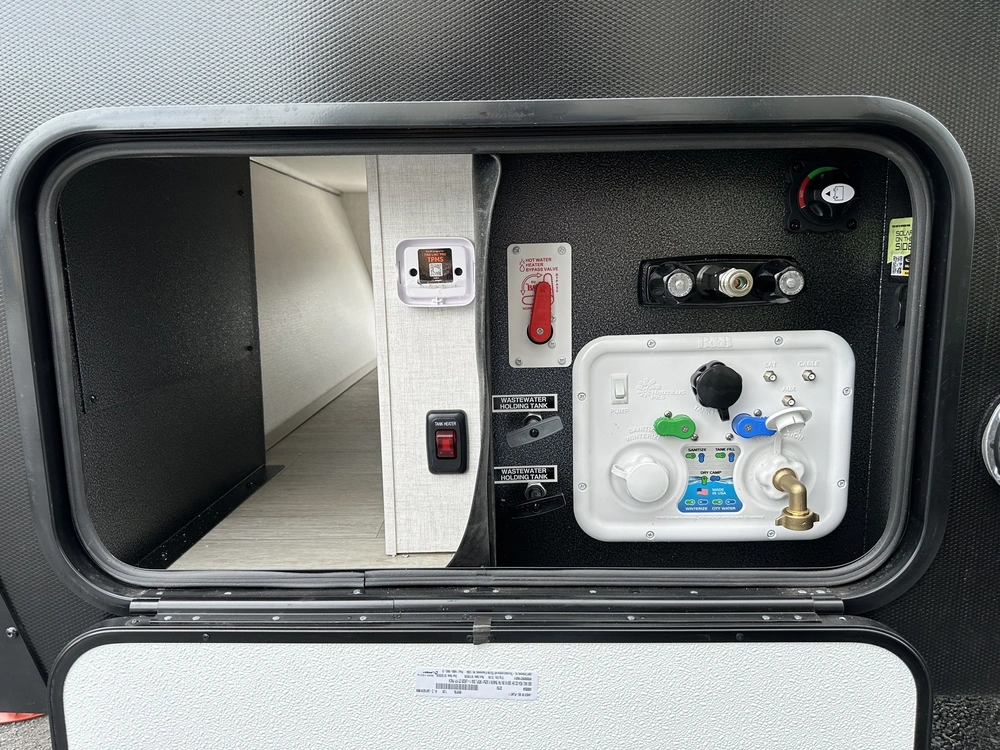 Ember Rv Overland 190msl 2027 alt