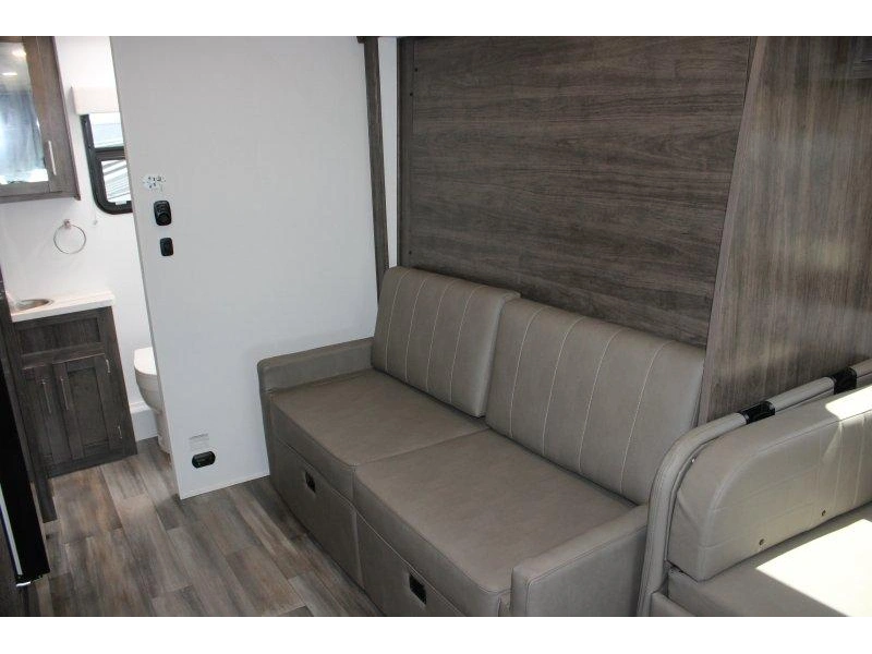 Entegra Coach Qwest 24r 2026 alt