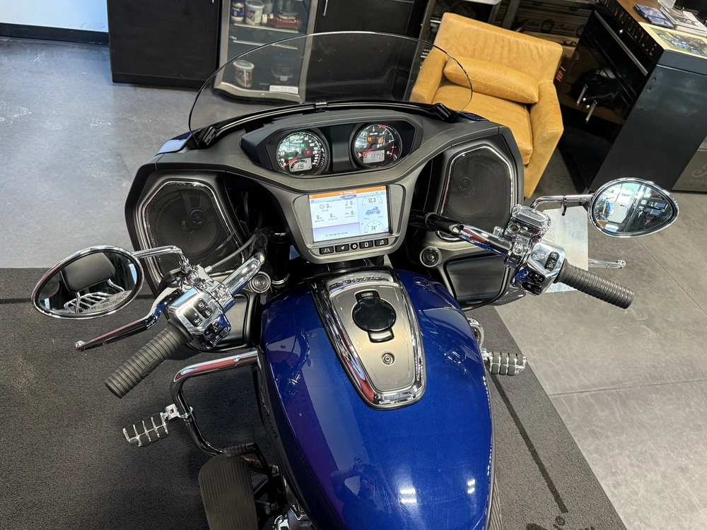 2020 Indian Motorcycle Challenger Limited alt