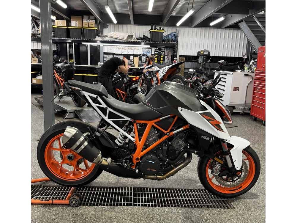 Ktm Super Duke R 2018 alt