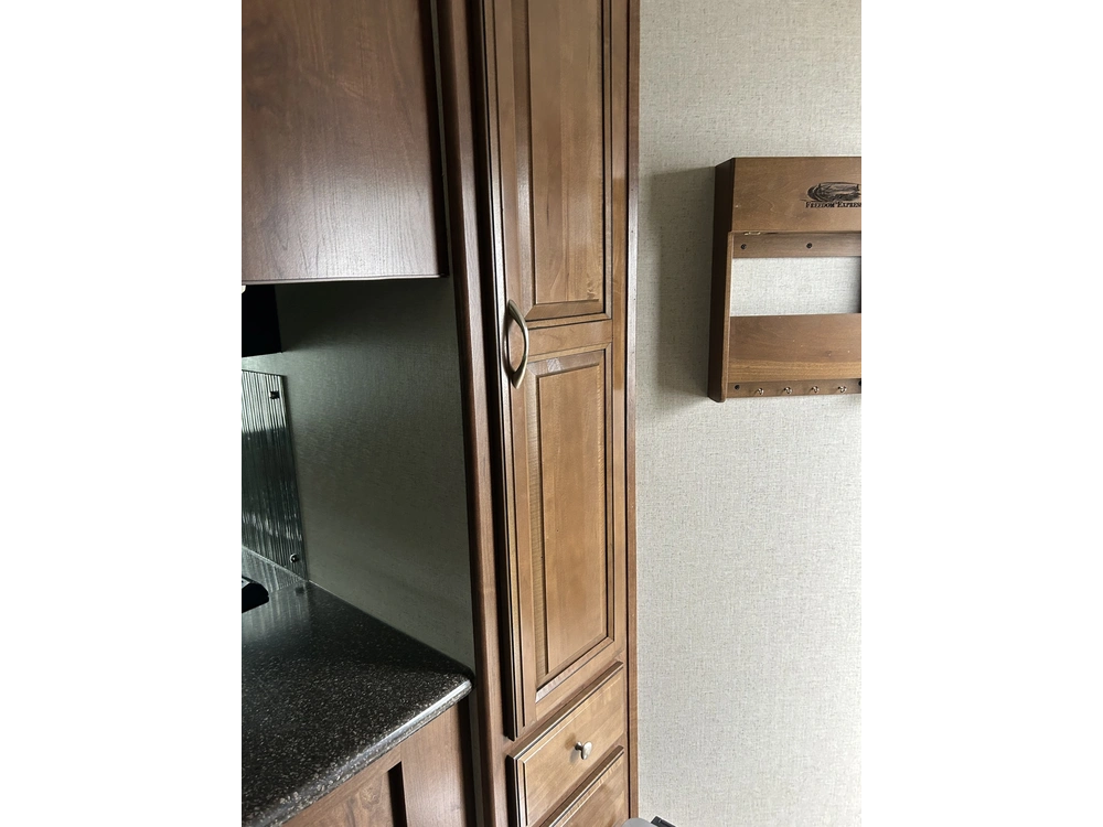 2017 Forest River Freedom Express 293rlds alt