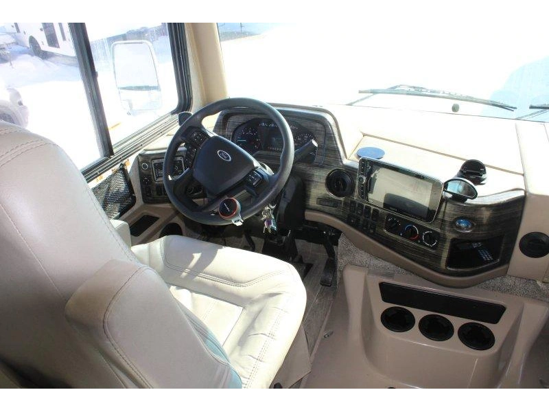 Thor Motor Coach Miramar 35.2 2022 alt