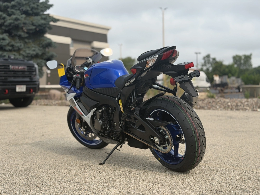 2027 Suzuki Gsx-r750z alt