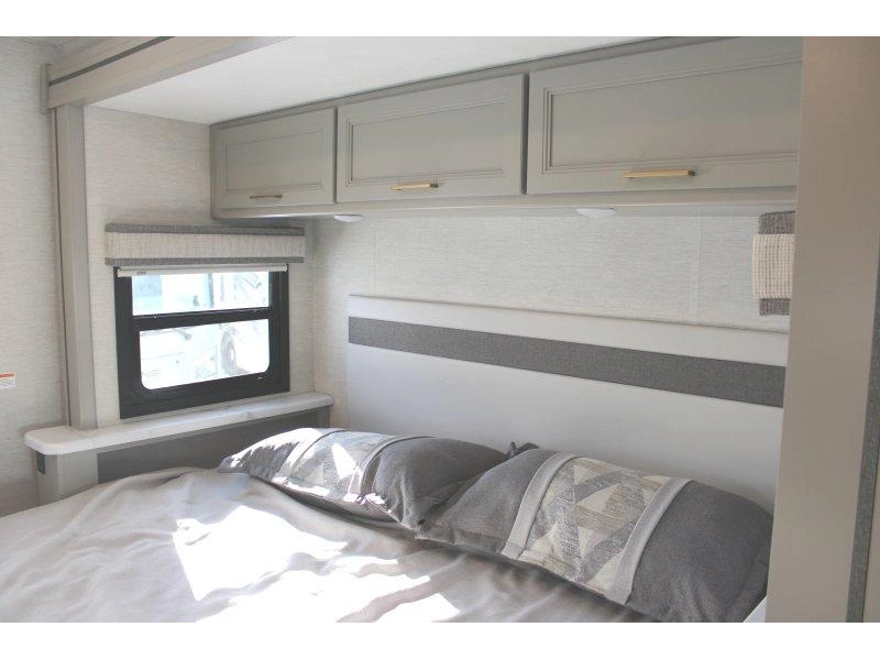 Thor Motor Coach Resonate 30c 2026 alt