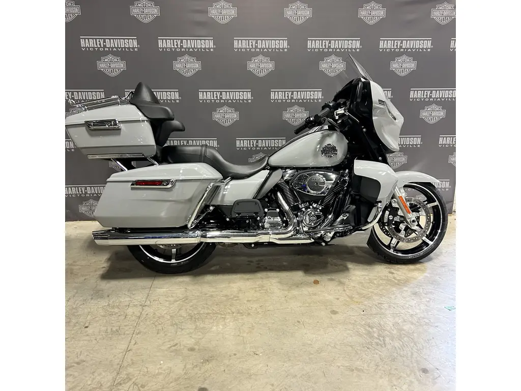 Harley-Davidson FLHXU 2025