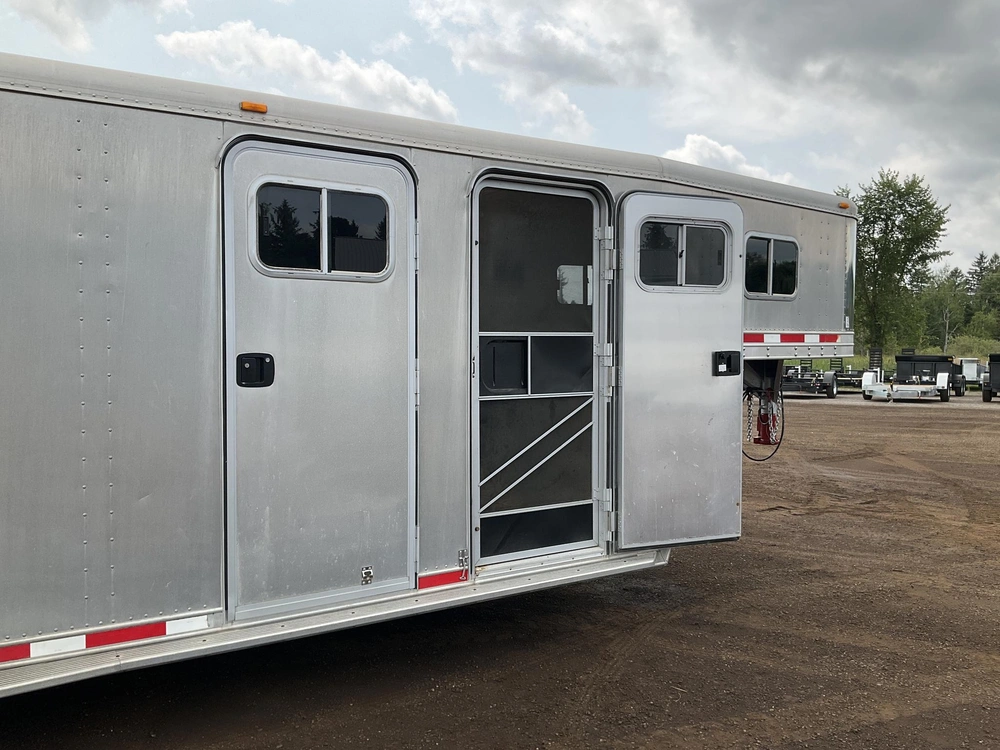 1997 Featherlite Model 8548 3 Horse Slant All Aluminum Gooseneck Horse Trailer alt