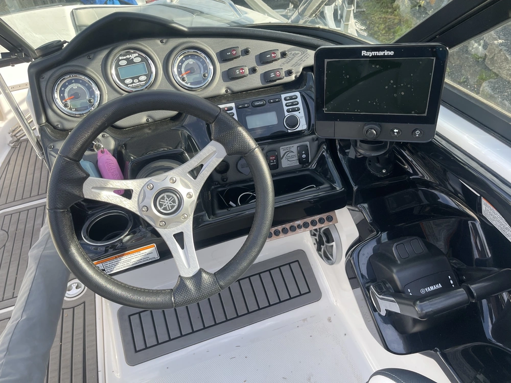 2014 Yamaha 212x alt