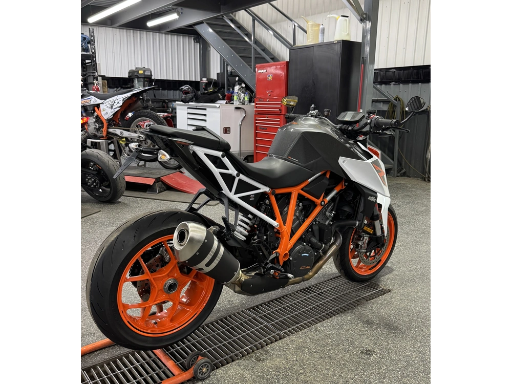 Ktm Super Duke R 2018 alt