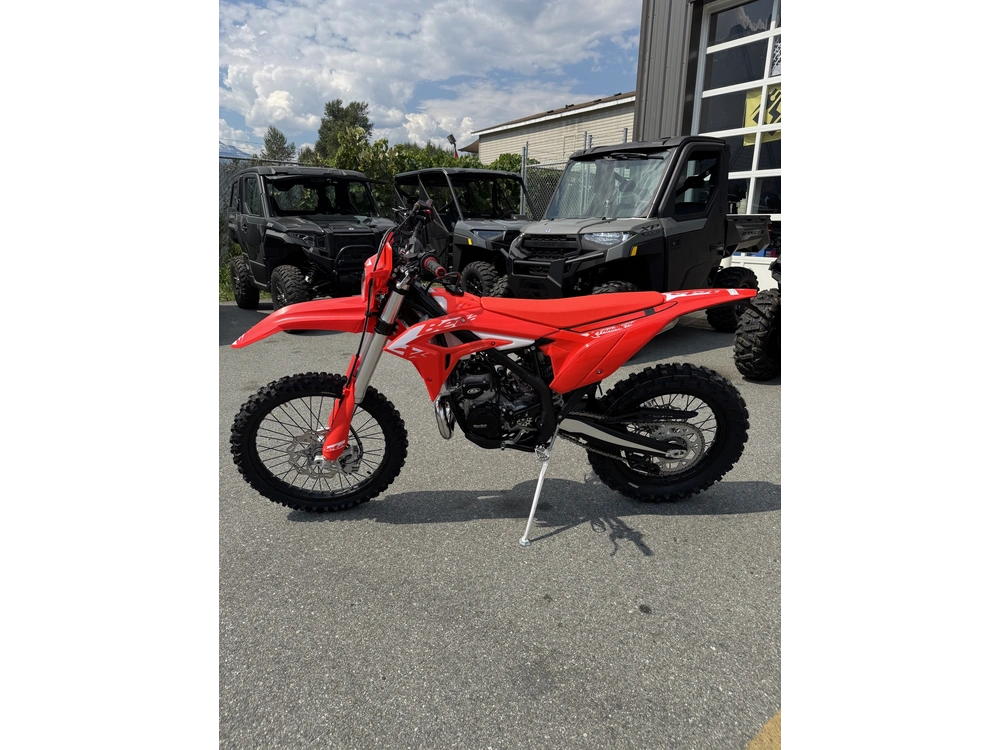 2027 Beta Xtrainer 300 *$94 Bi-weekly* alt