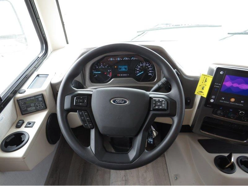 2026 Thor Motor Coach Hurricane 29l alt