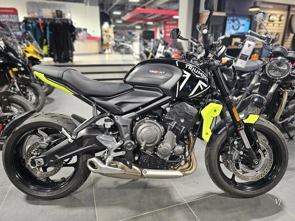 2024 Triumph Trident 660 alt