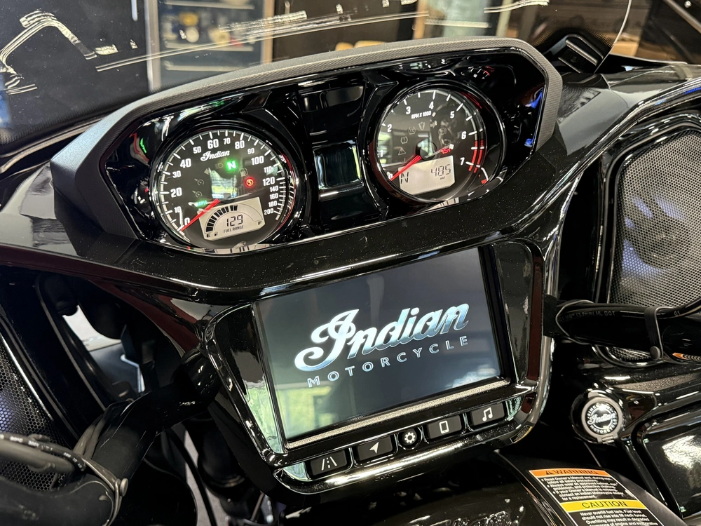 2026 Indian Motorcycle Challenger 112 Dark Horse® With Powerband Audio alt