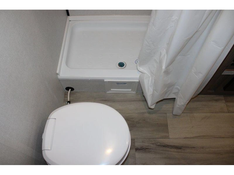 Keystone Rv Coleman 17r 2026 alt