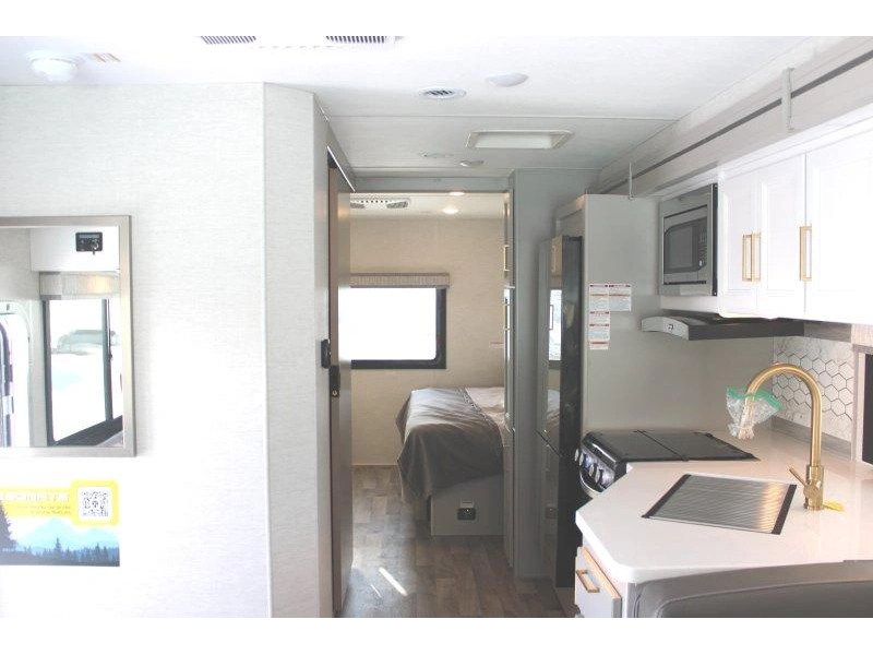 Thor Motor Coach Resonate 30c 2026 alt